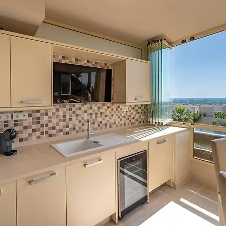 Διαμέρισμα Enjoy Sea Views From 2br With Parking, Pool, Wifi Εστεπόνα