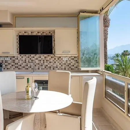 Enjoy Sea Views From 2br With Parking, Pool, Wifi Διαμέρισμα