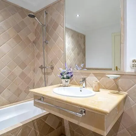 Enjoy Sea Views From 2br With Parking, Pool, Wifi * Εστεπόνα