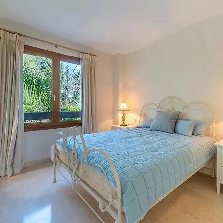 Enjoy Sea Views From 2br With Parking, Pool, Wifi