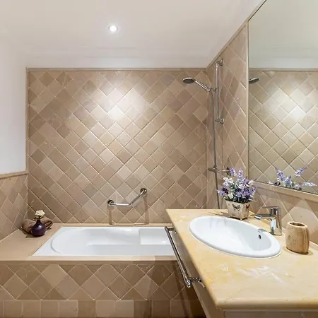 Enjoy Sea Views From 2br With Parking, Pool, Wifi * Εστεπόνα