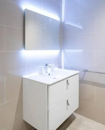 公寓 Enjoy Sea Views From 2br With Parking, Pool, Wifi 埃斯特波纳