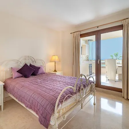 Enjoy Sea Views From 2br With Parking, Pool, Wifi