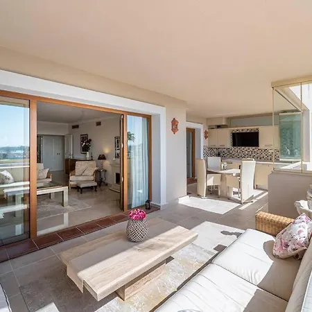 Enjoy Sea Views From 2br With Parking, Pool, Wifi アパート *