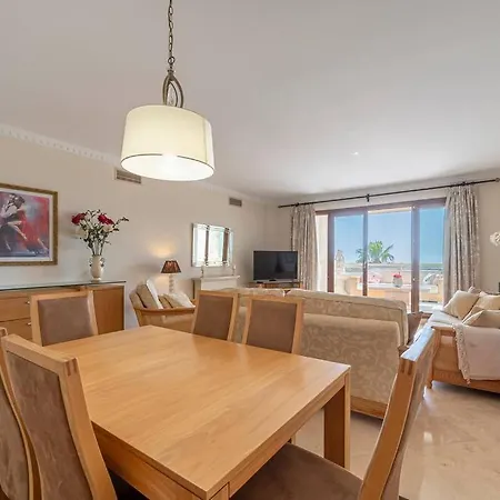 Enjoy Sea Views From 2br With Parking, Pool, Wifi アパート *