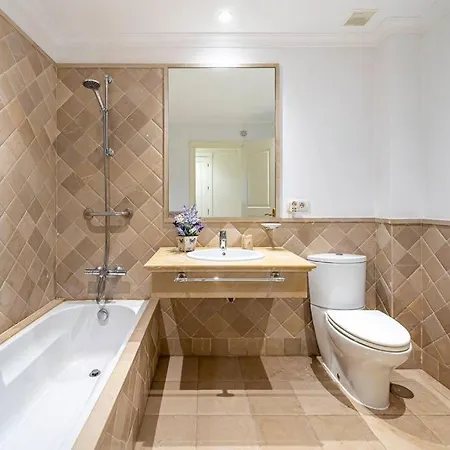 Enjoy Sea Views From 2br With Parking, Pool, Wifi 公寓