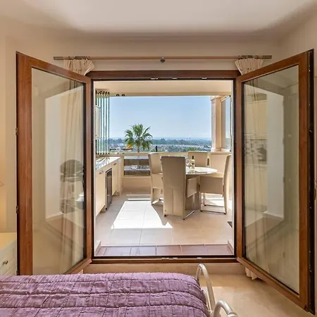 Enjoy Sea Views From 2br With Parking, Pool, Wifi アパート